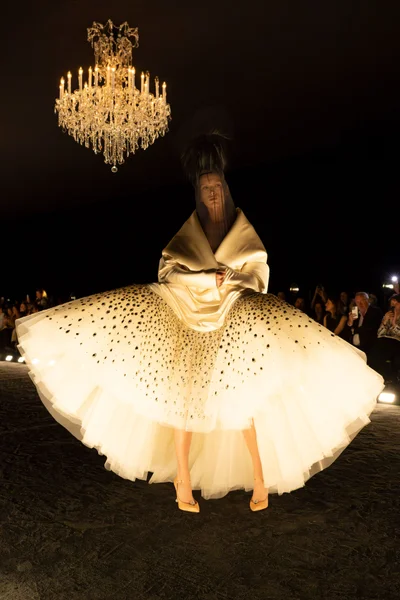 Look 30